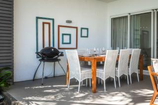 Coral Bay - Garden & Sea View Retreat by the Beach - 3