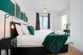 Cosy 5BR - Free WiFi - Parking - Netflix - Family Friendly - 5