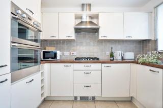 Cosy 5BR - Free WiFi - Parking - Netflix - Family Friendly - 8