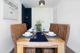 Cosy 5BR - Free WiFi - Parking - Netflix - Family Friendly - 2