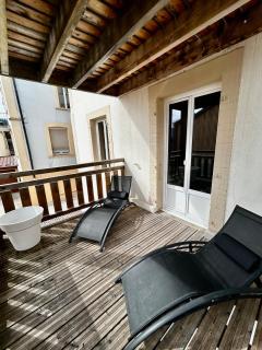 appartement rénové avec terrasse - 4
