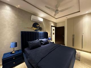 Aurum Signature Premium Apartments Gulberg Lahore - Pool, Gym & Cinema - 9