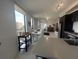 North Melbourne Penthouse Living w Panoramic Views - 0