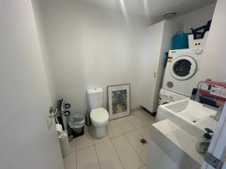 North Melbourne Penthouse Living w Panoramic Views - 4