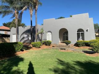 Home in Waterkloof Glen - 8