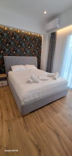 Cozy White House - Near Beach Private Jacuzzi - 4