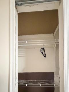 Stylish one bedroom apartment with full kitchen - 4