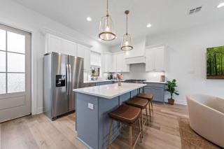 New Luxury Home - King - Central Location - Premier Host - 4