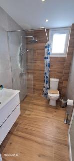 Cozy White House - Near Beach Private Jacuzzi - 6