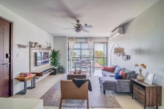 Airy Modern 2br Condo Rooftop Pool - 2