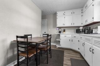 3 Bedroom Game House with Pool Table and Arcades - 7