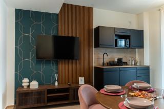 AM156 Bari Apt 239 Modern Urban Suite with Terrace & WiFi - 3