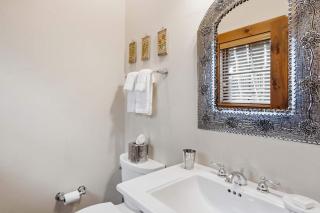 Quartermoon 1258 by East West Hospitality - 9
