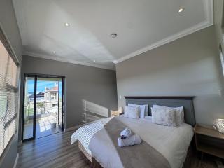 Luxury Beachhouse Villa - 6