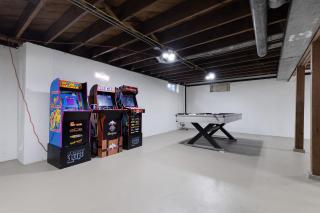 Spacious 3 Bedroom Home with Game Room and Parking - 0