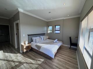 Luxury Beachhouse Villa - 8
