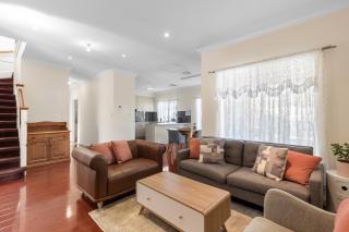 Family-Friendly 4-Bed Home with Parking - 7