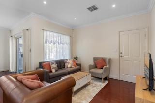 Family-Friendly 4-Bed Home with Parking - 6