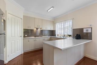 Family-Friendly 4-Bed Home with Parking - 4