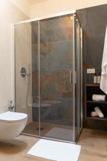 AM156 Bari Apt 240 Modern Urban Suite with Terrace & WiFi - 7
