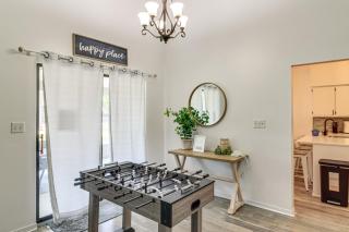 Navarre Home w/ Game Area + Screened-In Porch - 9