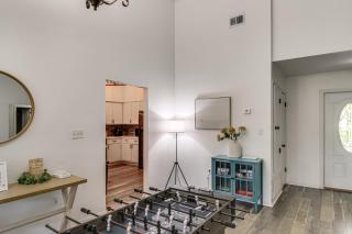 Navarre Home w/ Game Area + Screened-In Porch - 4