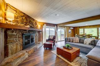 Hot Tub Relaxation: Mountaintop Gem in Burnsville! - 4