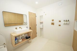 Luxury 4BR Home with Jacuzzi Patio and Game Room Near Downtown - 2