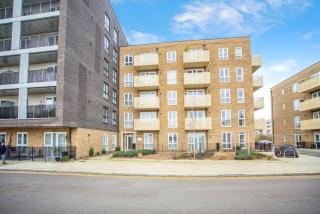 1-Bed Flat in Rochester Riverside - 7