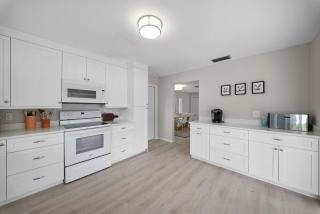 Walk to Beach 2 King Beds Sleeps 6 BBQ Bonita Springs - 7