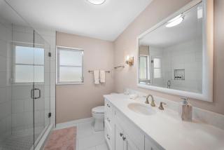 Walk to Beach 2 King Beds Sleeps 6 BBQ Bonita Springs - 3