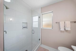 Walk to Beach 2 King Beds Sleeps 6 BBQ Bonita Springs - 2