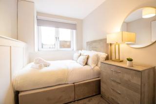 Modern 2-Bed Apartment, Greenock - 9