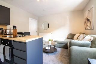 Modern 2-Bed Apartment, Greenock - 7