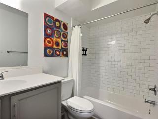 Central Bham Retreat with Private Balcony and Parking - 7