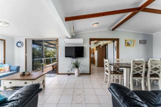Spikes Place - Waterfront Serenity for Groups - 9