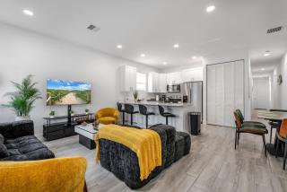 Modern New Home, Prime West Palm Beach Location - 9