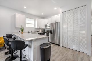 Modern New Home, Prime West Palm Beach Location - 4