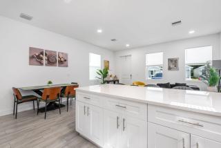 Modern New Home, Prime West Palm Beach Location - 2