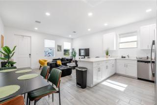 Modern New Home, Prime West Palm Beach Location - 1