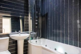 Spacious 3-Bed Apartment, Alva, Clackmannanshire - 9