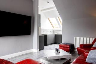 Spacious 3-Bed Apartment, Alva, Clackmannanshire - 8