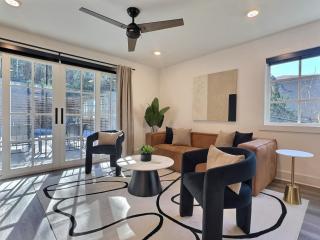 Upscale suite with pool and extra large balcony - 0