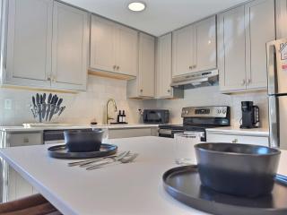 Upscale suite with pool and extra large balcony - 5
