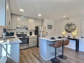 Upscale suite with pool and extra large balcony - 2