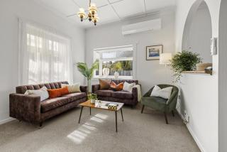 Cosy Bungalow - just mins walk to cafes and local amenities - 9