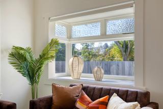 Cosy Bungalow - just mins walk to cafes and local amenities - 3