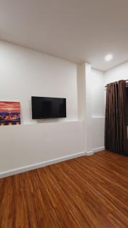 Studio 501 - 5