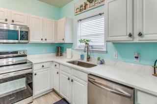 Luxury 1st-Floor Barefoot Resort Condo! - 2