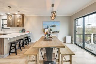 Hot Tub & Fire Pit: Suttons Bay Home Near Wineries - 7